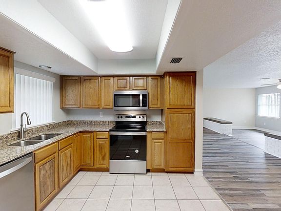 5th image of 1152 N Singleton Ave
