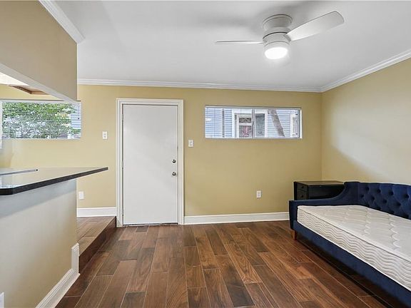 4th image of 718 Frenchmen St APT 4