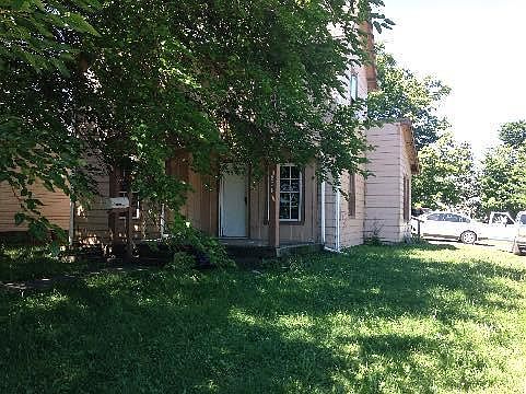 4th image of 828 N Gladstone Ave