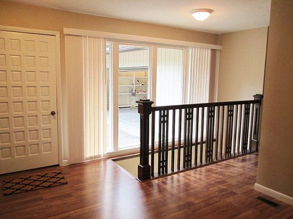 2nd image of 3452 Vista Cir