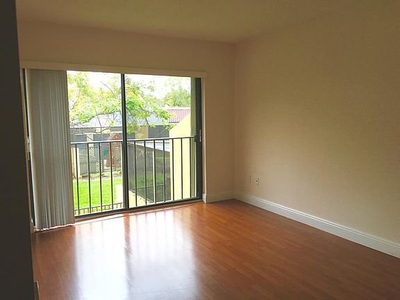 4th image of 3405 Torremolinos Ave