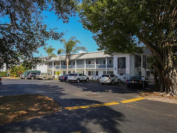 3rd image of 22375 Edgewater Dr #L