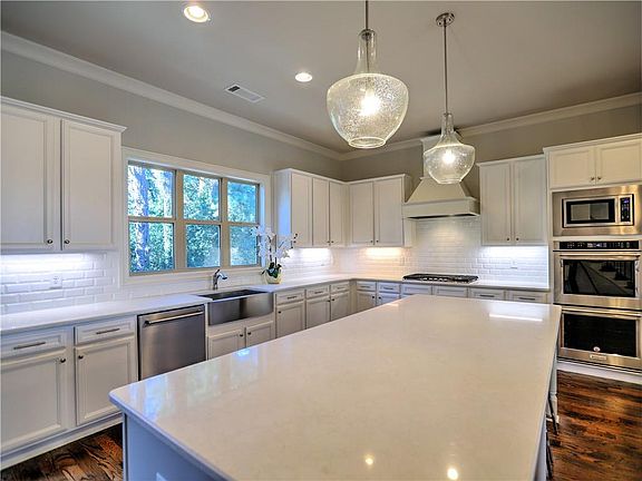 5th image of 2516 Skyland Dr
