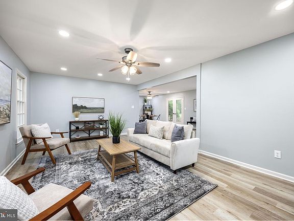 4th image of 3889 Five Friars Rd