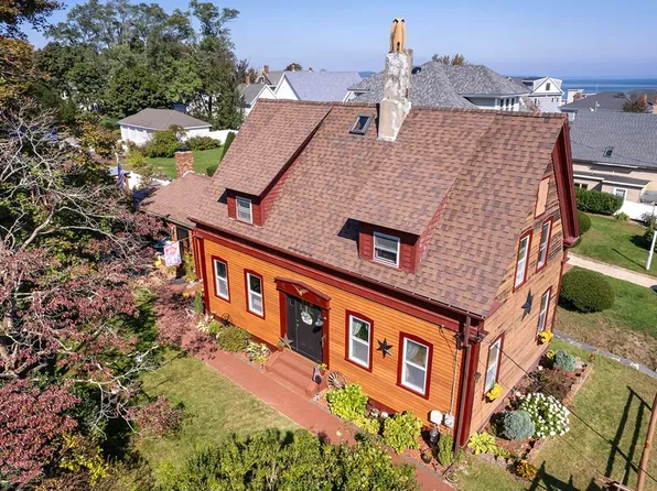 31 Russell St, Plymouth, MA 02360