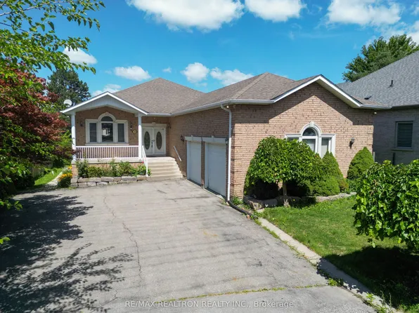 36 A Puccini Dr, Richmond Hill, ON L4E 2Y4
