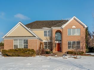 307 Saddle Ln, Fox River Grove, IL 60021