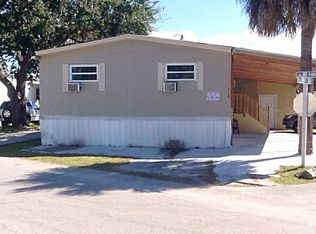 118 Kings Point Rd, Tampa, FL 33615