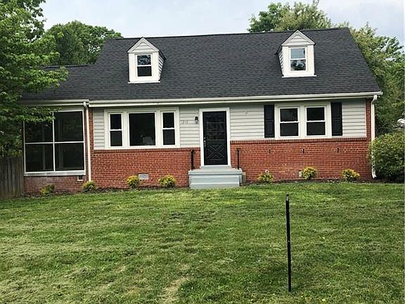 2nd image of 1210 Camden Dr
