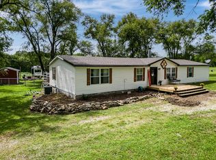 22139 207th St, Tonganoxie, KS 66086