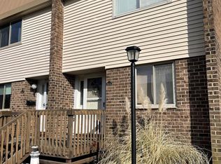 800 Surrey Ct, Ventnor City, NJ 08406