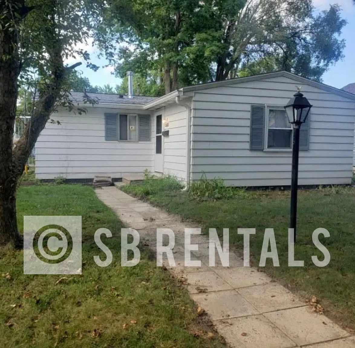 1532 E Donald St — Photo 1