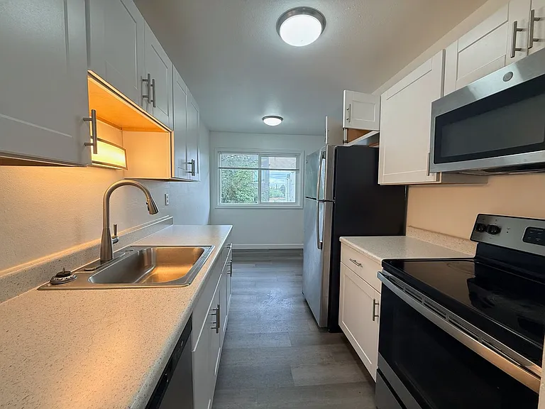 39th Ave Flats — Photo 34