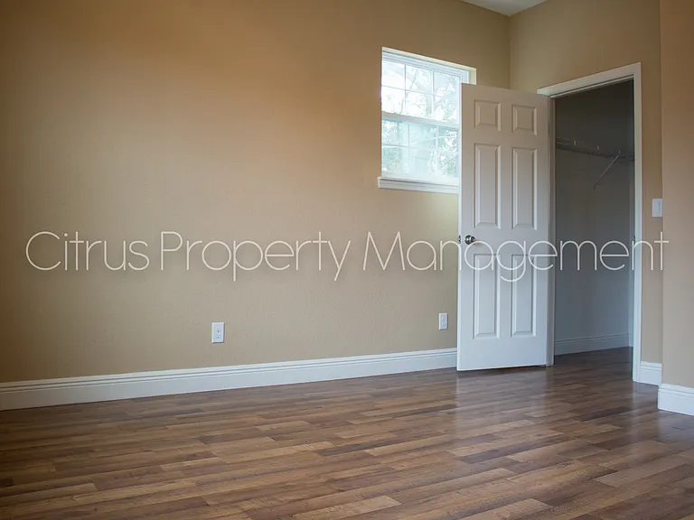 2419 S Shine Ave — Photo 19