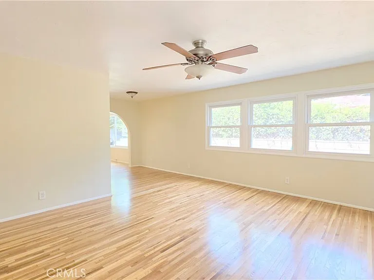 182 E Green St — Photo 10