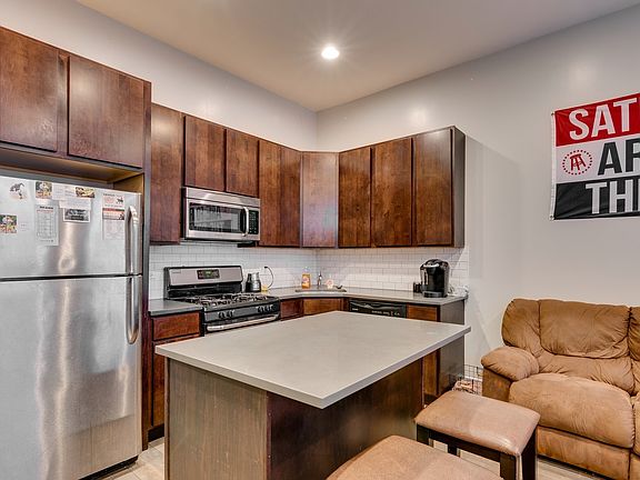 3rd image of 853 N Winchester Ave APT 1F