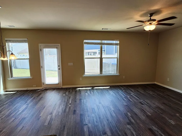 367 Highland Pointe Cir E — Photo 3