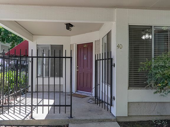 4th image of 40 Muirfield Ct