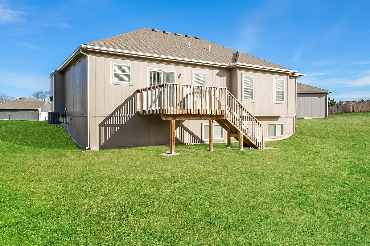Building Photo - 1207 NW Hilltop Ln
