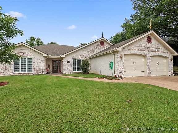 2nd image of 5713 Parkhill Pl