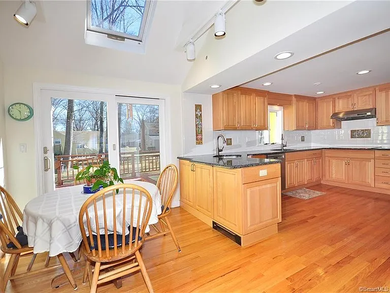42 Seneca Rd — Photo 3