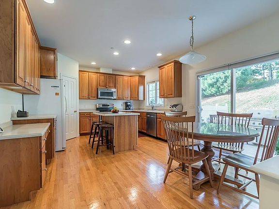 2nd image of 125 Palomino Dr