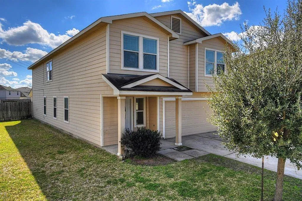 6 bed, 3.0 bath, 3020 sqft, $2,579 — Photo 1