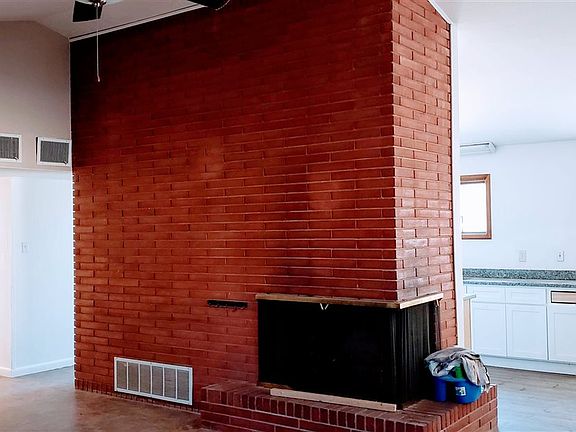 4th image of 712 S Heights Dr