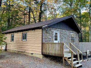 104 Lone Oak Dr, Lakeville, PA 18438