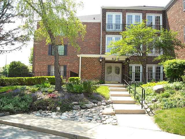 1st image of 520 Biesterfield Rd APT 309E