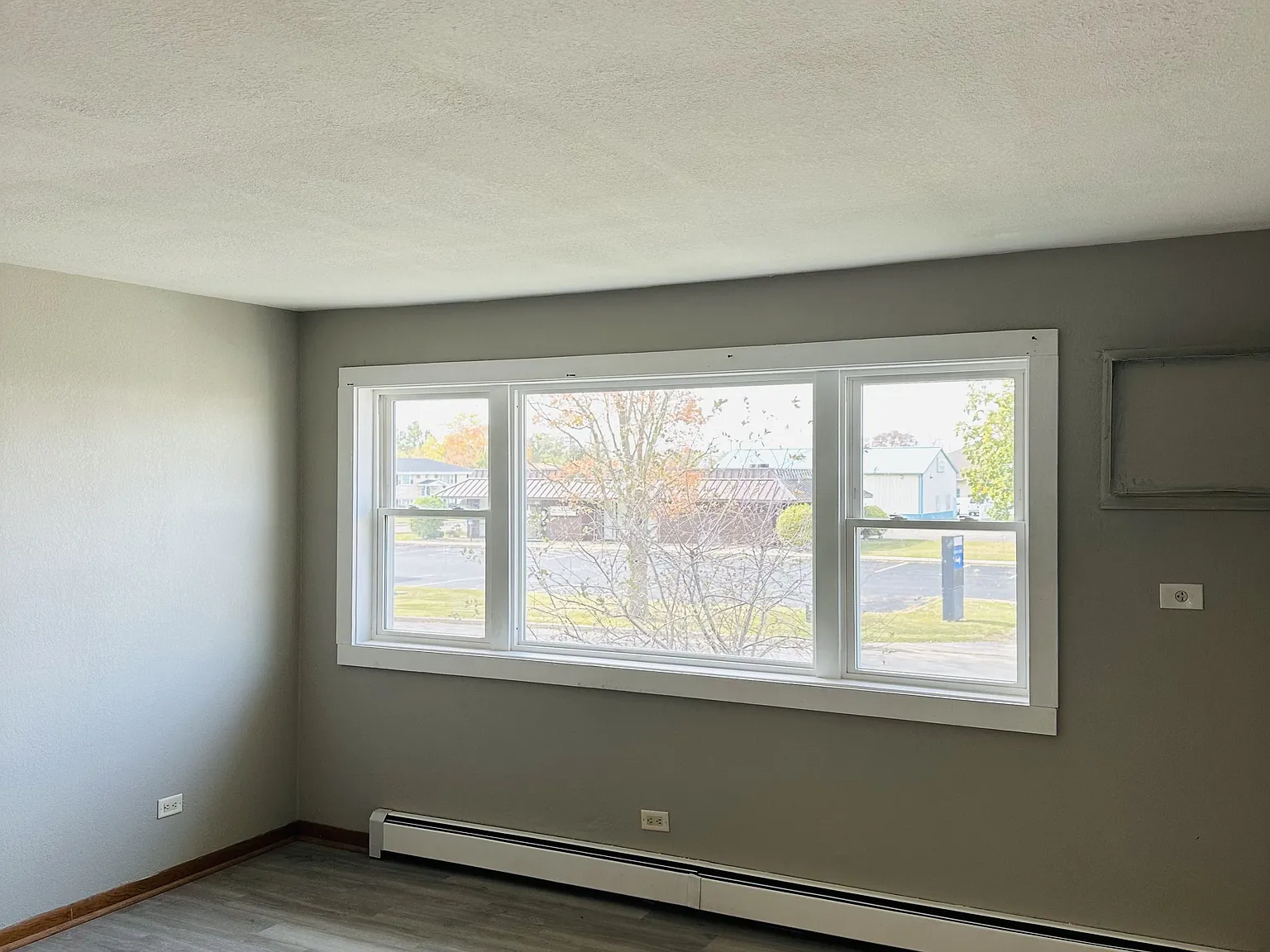 2 bed, 1.5 bath, 896 sqft, $1,300 — Photo 4