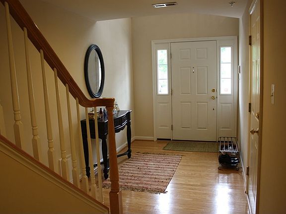 2nd image of 1565 Hallwood Ct