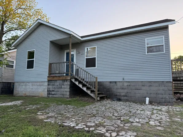 1035 Prospect Ave, Carthage, MO 64836