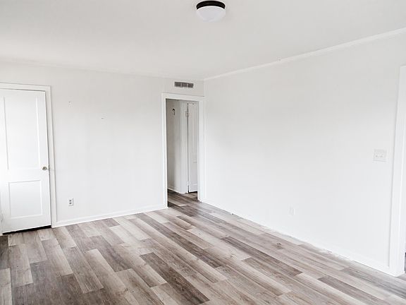 4th image of 3750 Travis Blvd