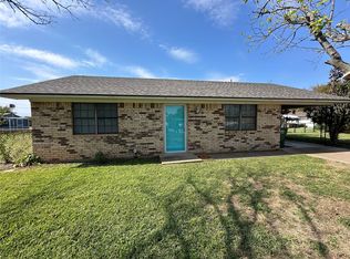 910 Chestnut St, Hico, TX 76457