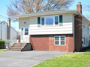 338 49th St, Lindenhurst, NY 11757