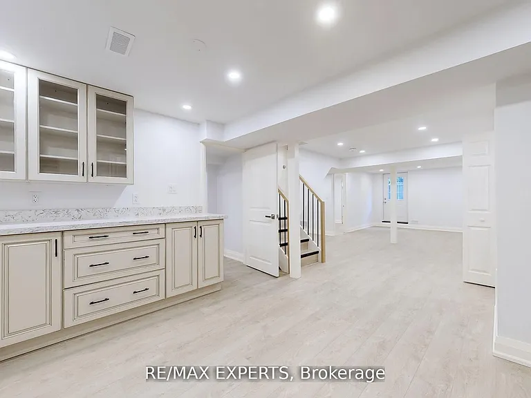 1097 Wildwood Dr #LOWER — Photo 9