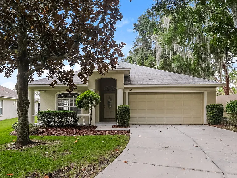 812 Lesa Glen Pl — Photo 1