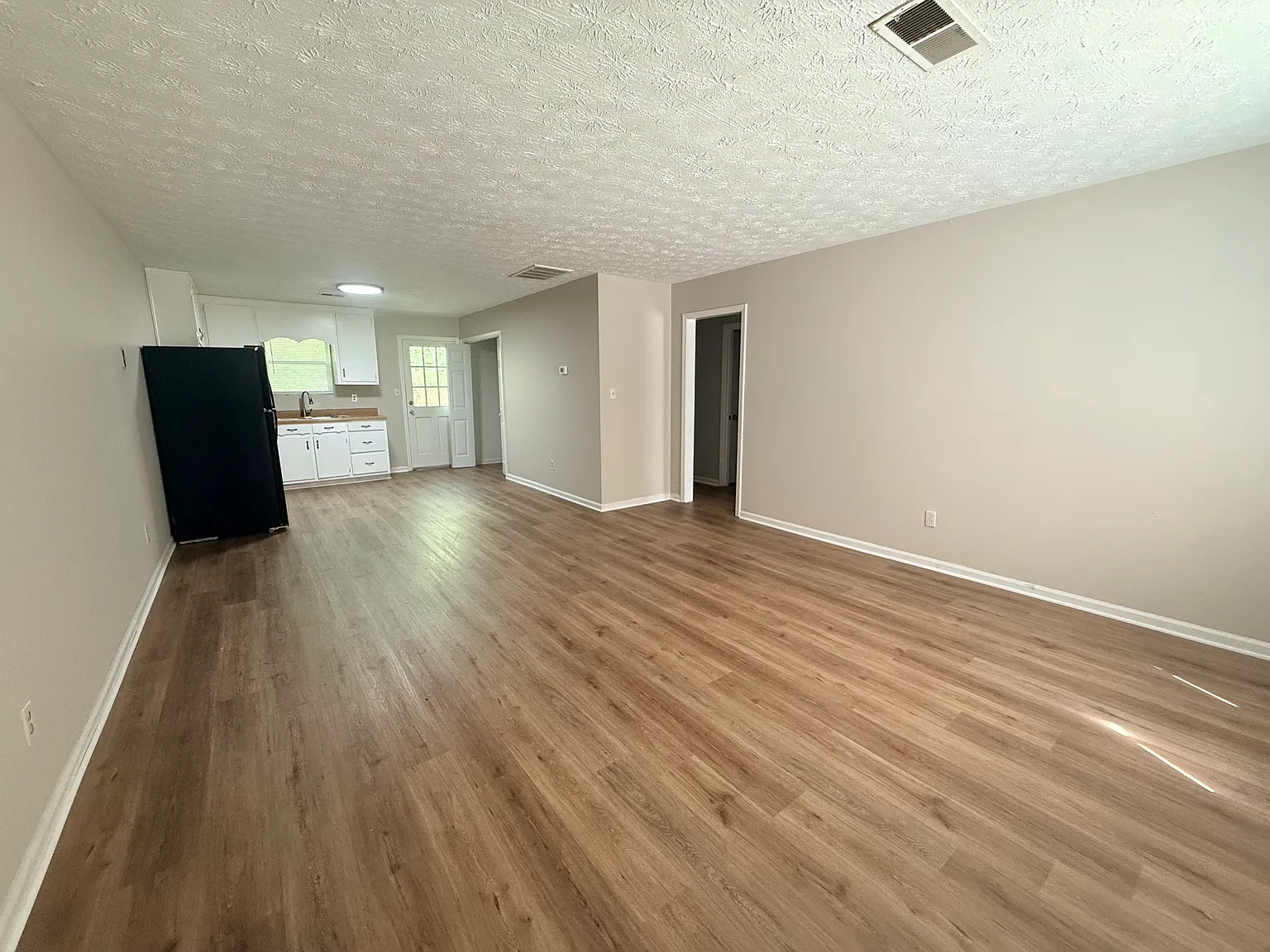 2 bed, 1000 sqft, $1,200 — Photo 2