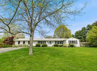 27 Lockwood Ln, Topsfield, MA 01983