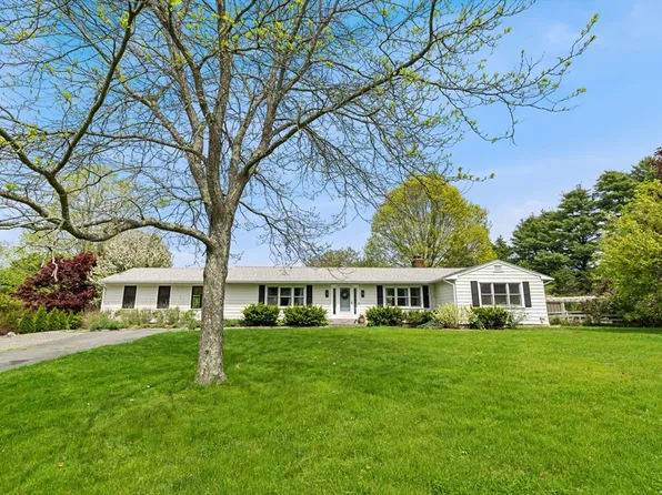 27 Lockwood Ln, Topsfield, MA 01983