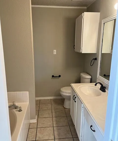 1579 Crown View Dr — Photo 8
