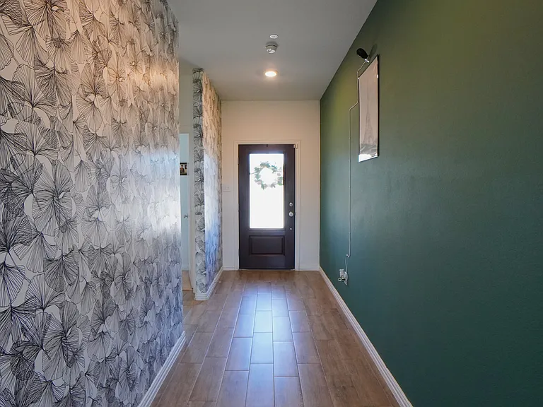 725 Alden Dr — Photo 27