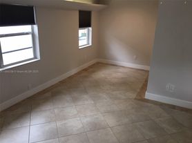 125 Edgewater Dr, Coral Gables, FL