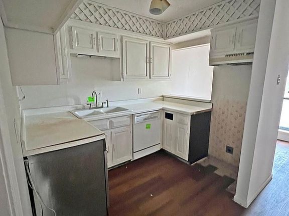 4th image of 4040 Graham Oaks Ct #21