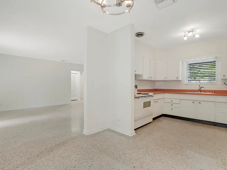 3410 Poinsettia Ave — Photo 29