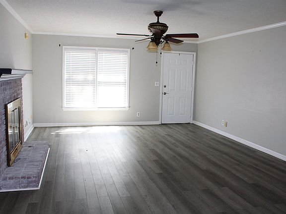 3rd image of 100 Embassy Ct