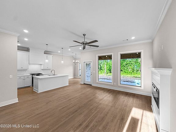4th image of 214 New Haven Ln