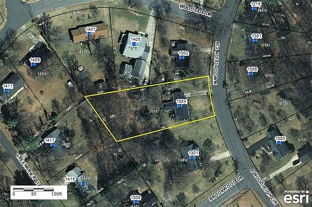 2nd image of 1304 N Woodleigh Cir