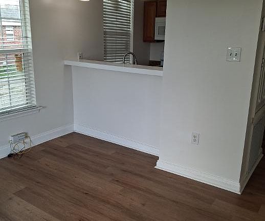 4th image of 533 Ames Blvd